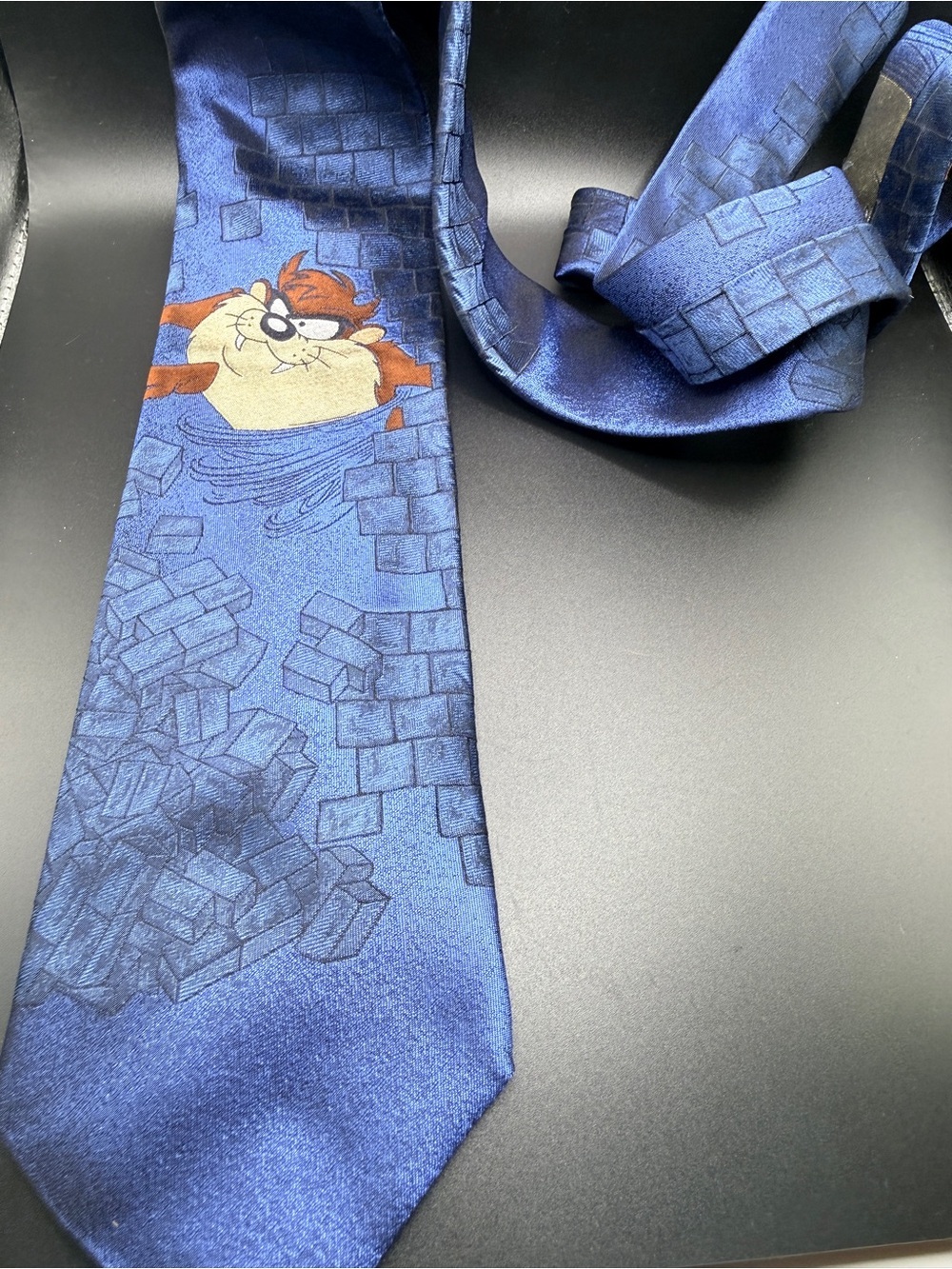 Vintage 2000 Looney Tunes Taz Silk Tie Made in Italy Tie Tack Blue Brick Wall - Picture 2 of 6